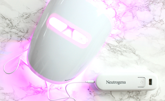 Fighting Breakouts with Neutrogena's Light Therapy Acne Mask