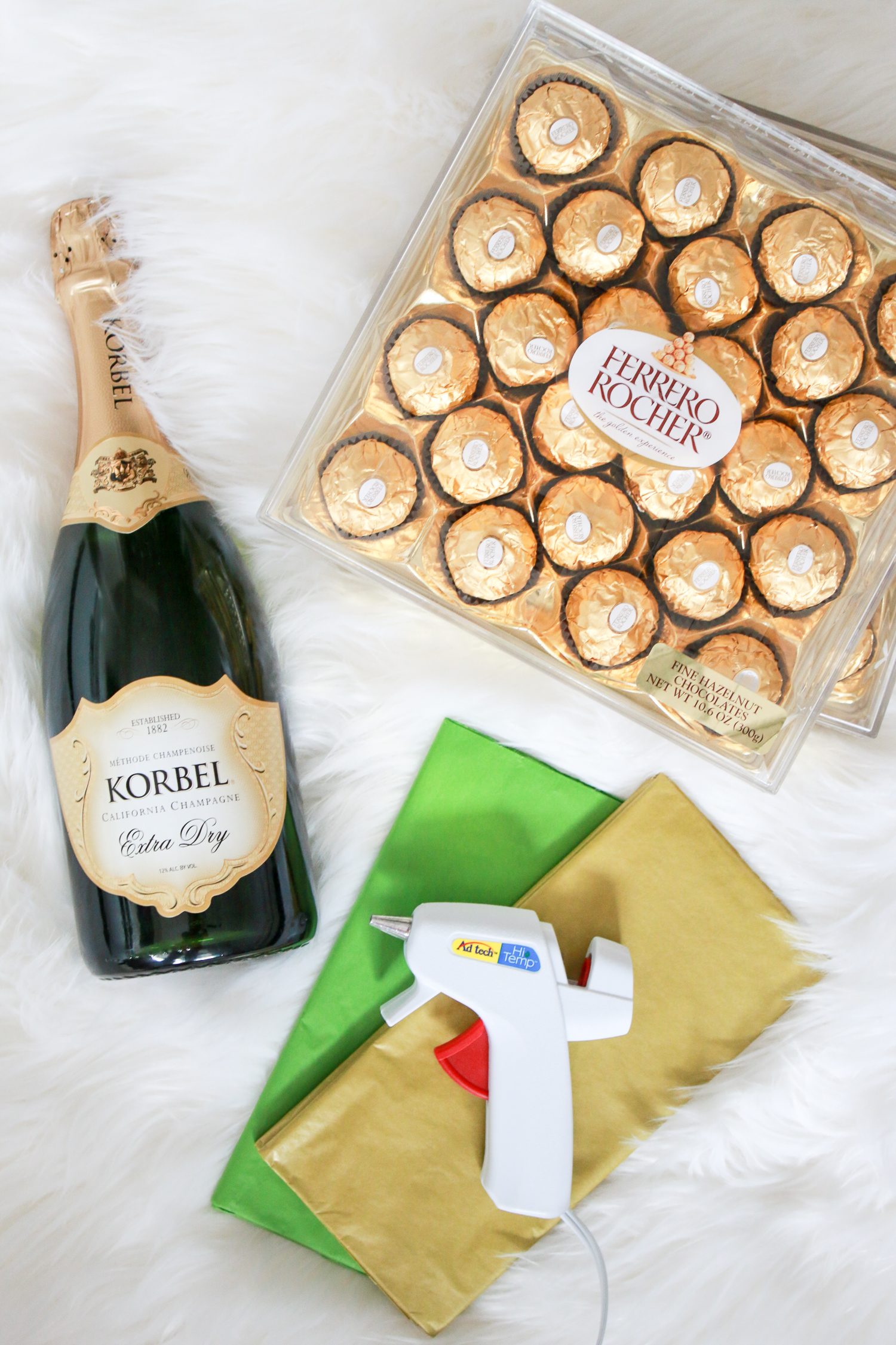 Diy Housewarming Gifts: Pineapple Champagne Bottle