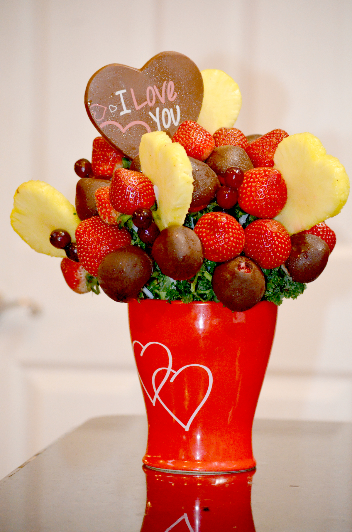 Candy Bouquets FREE Edible Crafts for people of any age! Learn how to make Candy Bouquets, Cookie Bouquets, amazing Edible Arrangements, as well as find Food Kids Crafts and Candy Making Recipes.